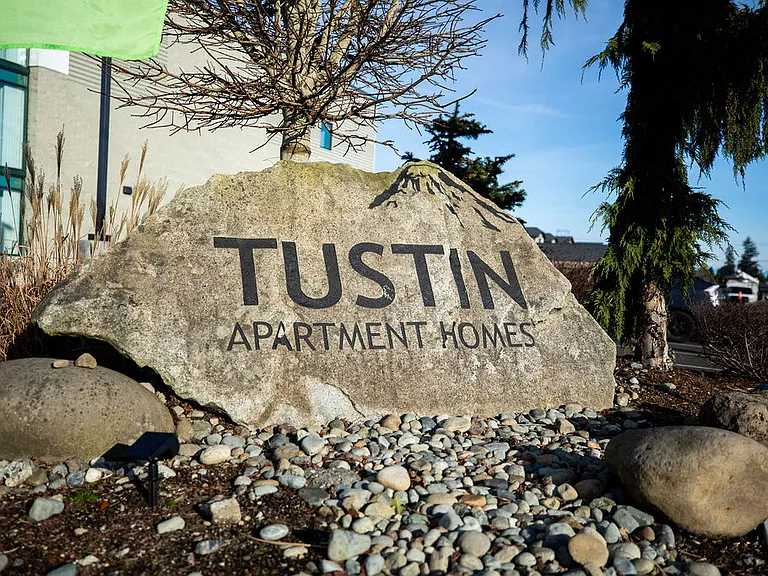 Tustin Apartment Homes — Photo 27