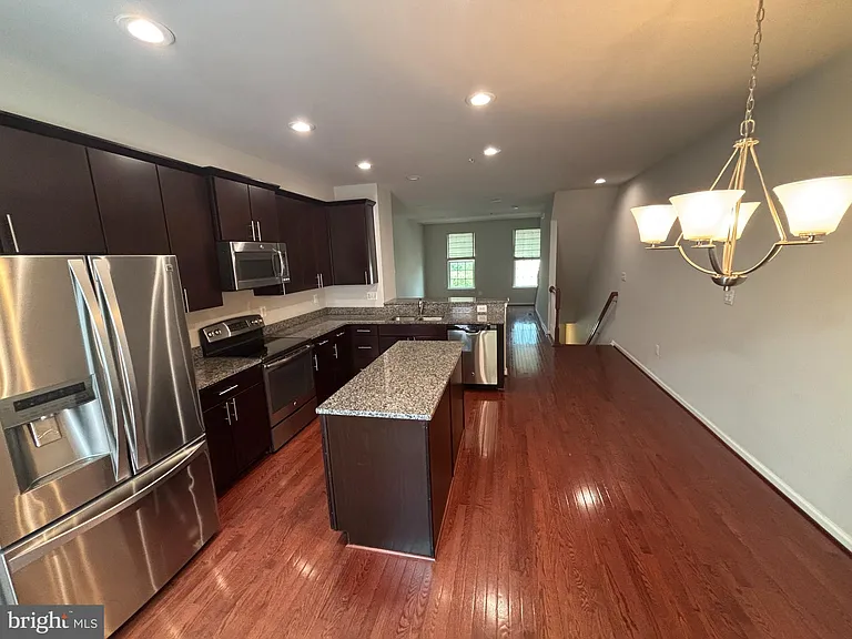 4517 Foster Ave — Photo 7
