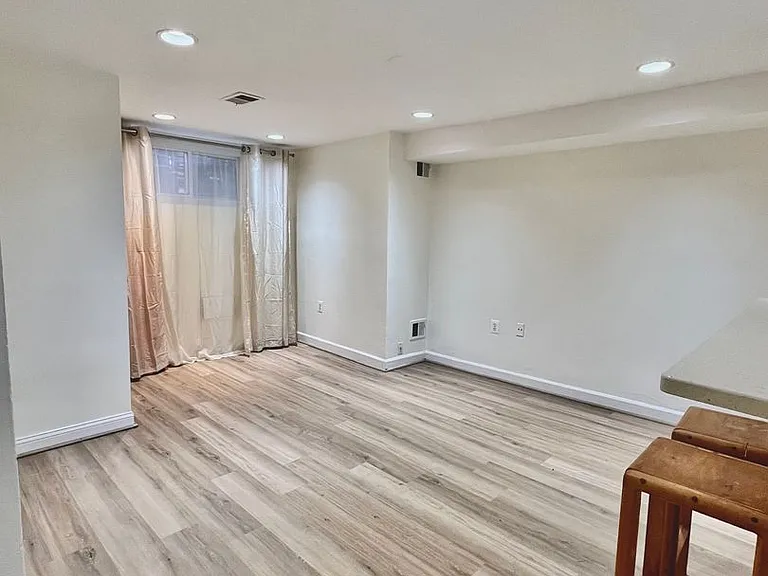 1446 Newton St NW #B — Photo 3