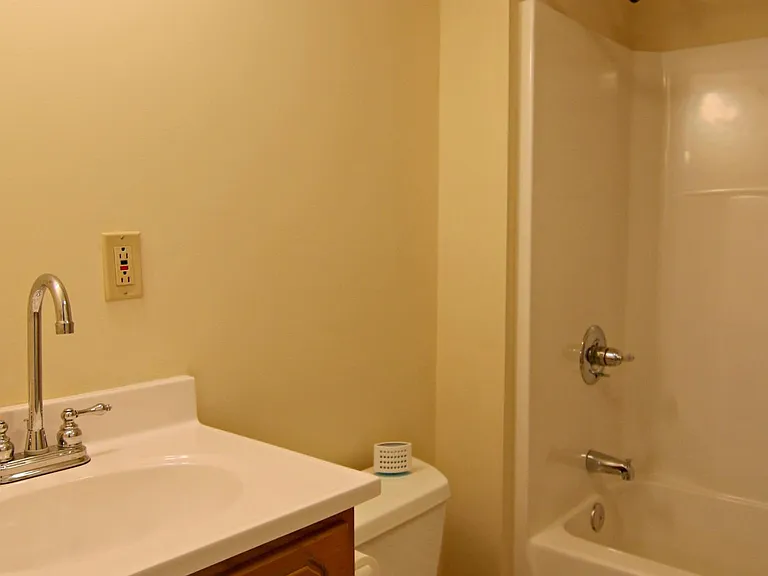 315 Avenue C — Photo 9