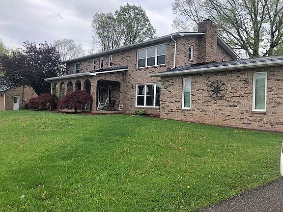 2nd image of 822 Donegal Dr E