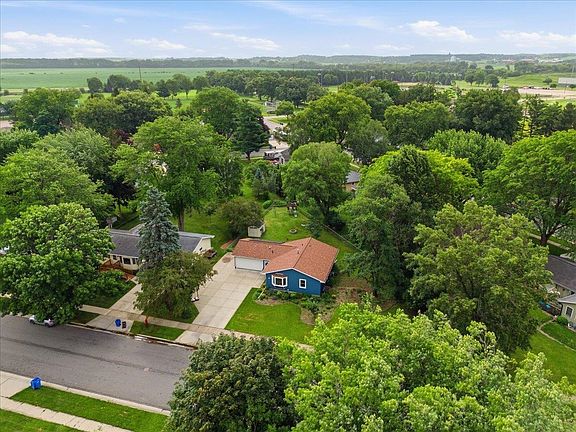 3rd image of 345 Kennedy Dr