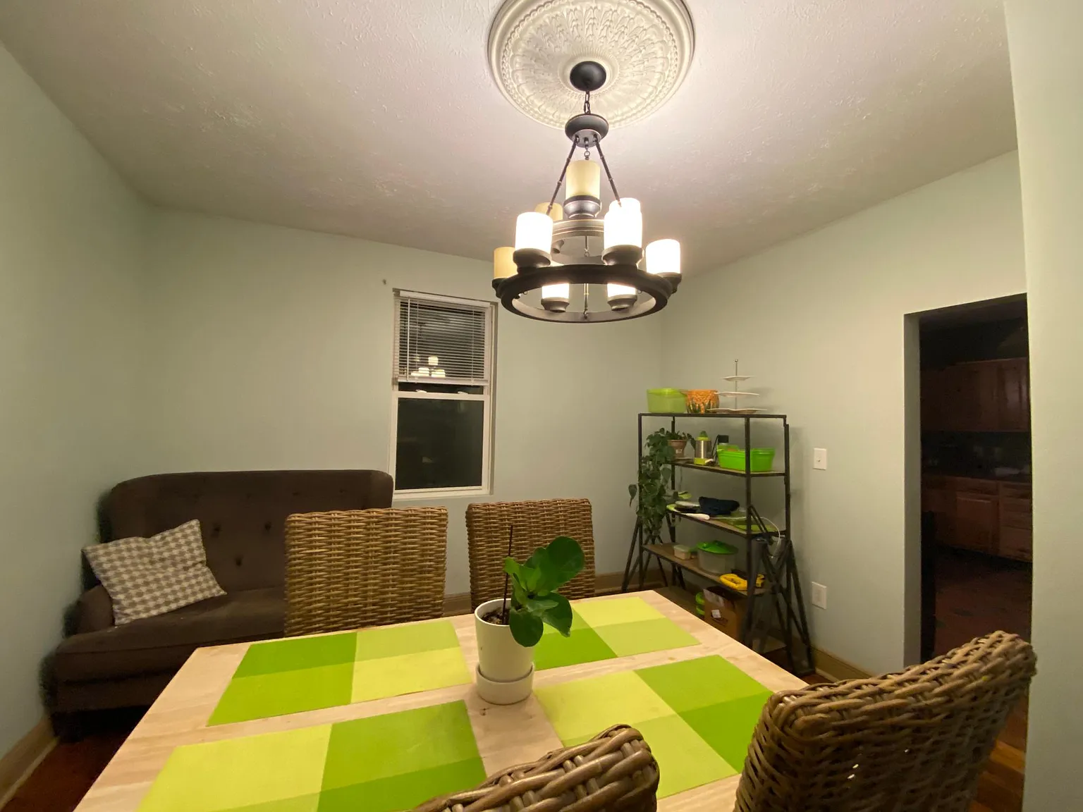4 bed, 1.5 bath, 1736 sqft, $1,500 — Photo 4