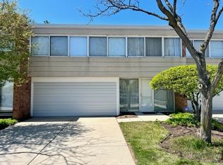 66 Avon Rd, Northbrook, IL 60062