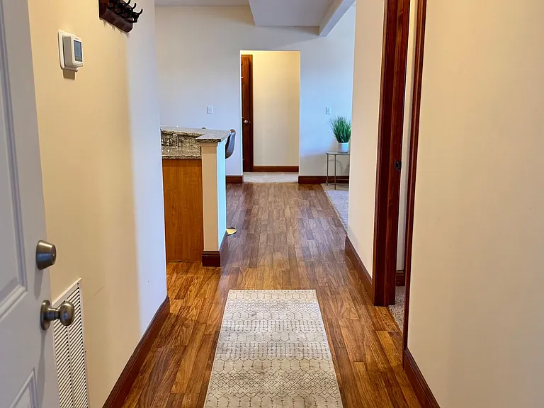 Eagle View Luxury Apartments — Photo 12