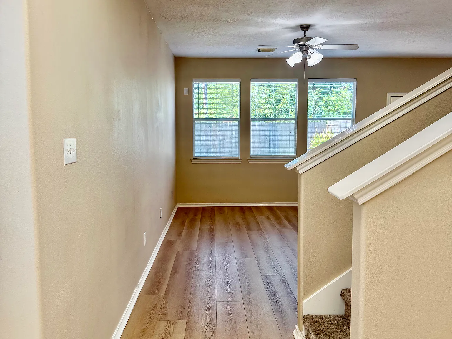 3 bed, 2.5 bath, 1615 sqft, $1,950 — Photo 2