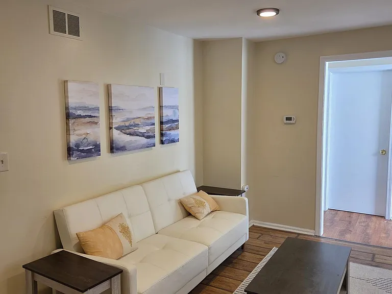 2902 Pine Ave #1B — Photo 15