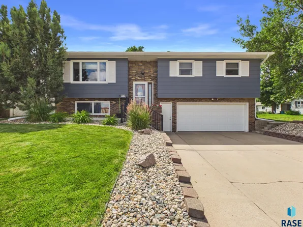 2513 S Lake Ave, Sioux Falls, SD 57105