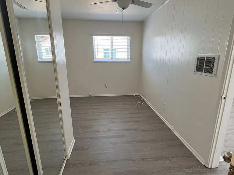 1 Bedroom on Ingraham Street blocks from the beach in Pacific Beach! — Photo 6