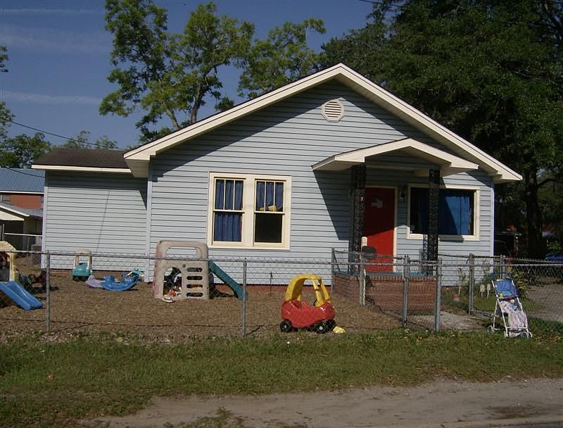 2nd image of 817 Newcastle St