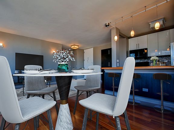 3rd image of 500 W 43rd St APT 37D