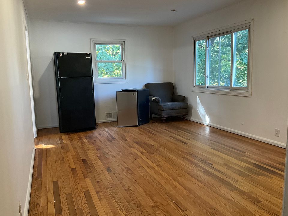 2nd image of 106 E Eckerson Rd