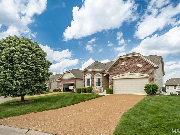 4th image of 1210 Emerald Gardens Dr