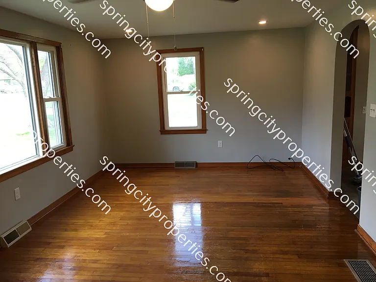 112 E Oak St — Photo 8