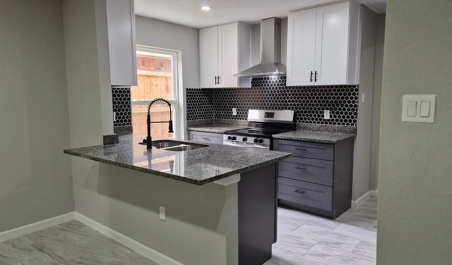 3 bed, 2.0 bath, $1,595 — Photo 2