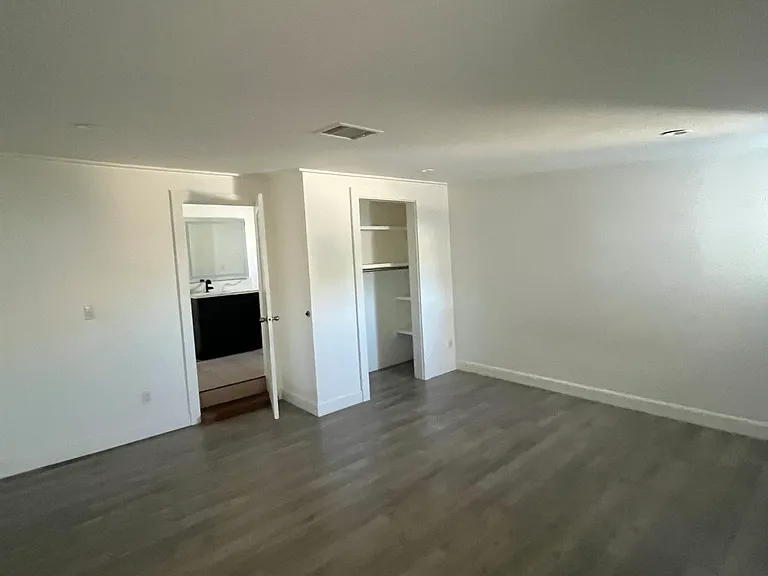 13644 Terra Bella St #B — Photo 11