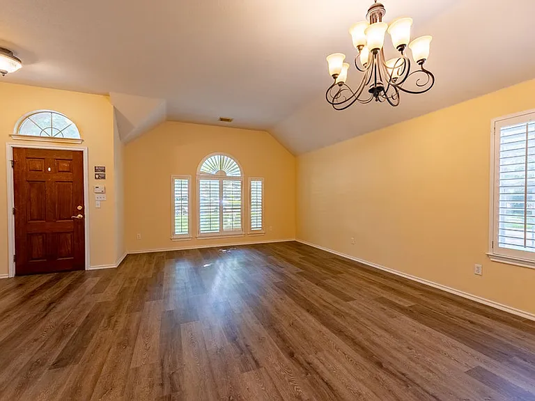 7414 W Magic Mountain Ln — Photo 3