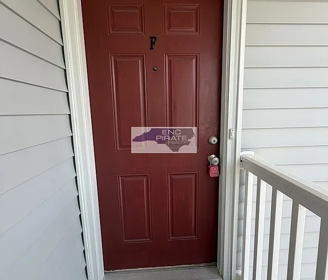 103 W Victoria Ct #F — Photo 1