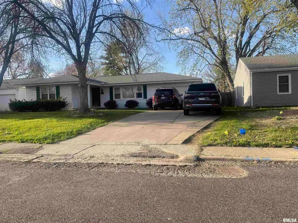 2101 W Cashman Ct, Peoria, IL 61604