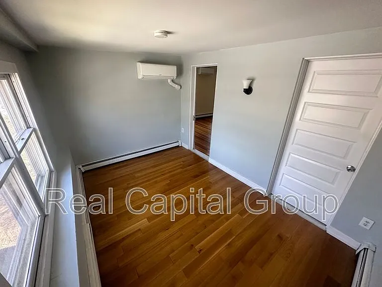 376 Kenwood Ave — Photo 11