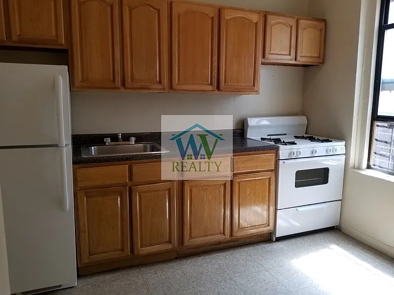 2835 Bainbridge Ave #B6 — Photo 5