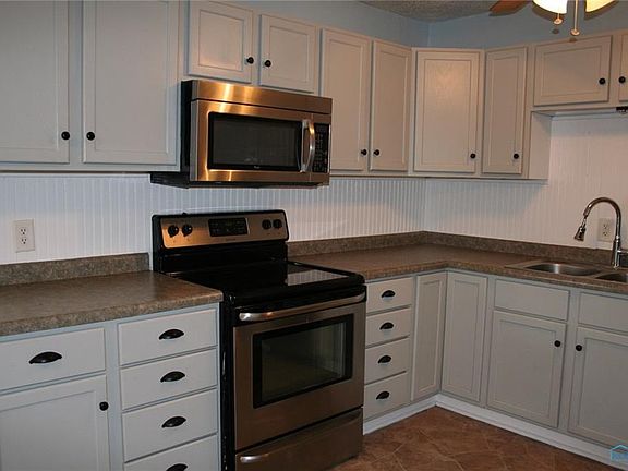 3rd image of 530 Sioux Trl