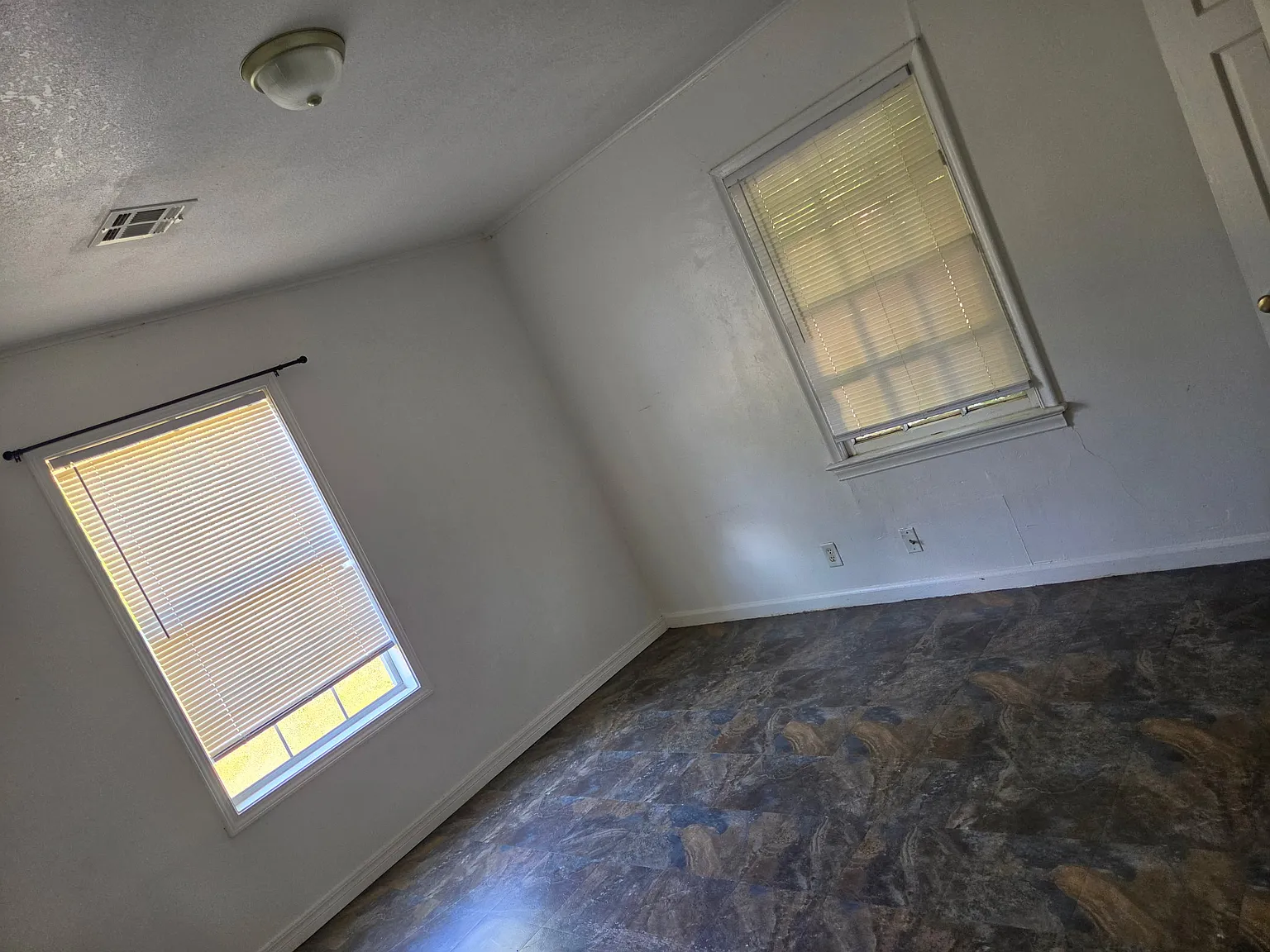 2705 E Oklahoma Pl — Photo 4