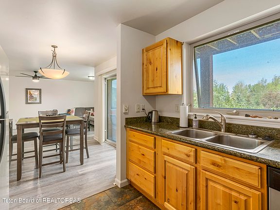 5th image of 7552 Mountain Laurel Dr APT E-9
