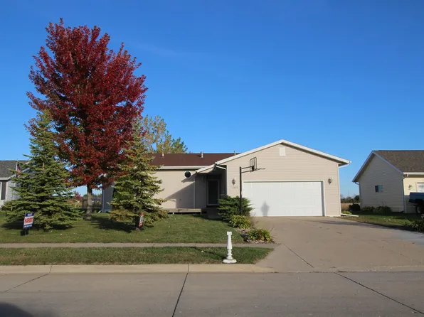 2809 Zenith Ave, Spirit Lake, IA 51360