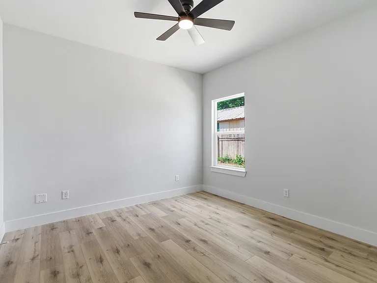 7040 Kinney St — Photo 23