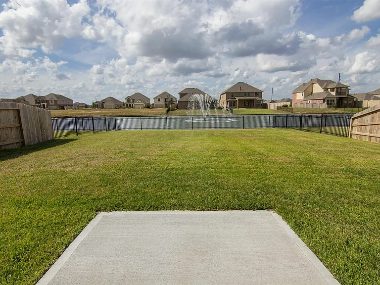 29614 Clover Shore Dr — Photo 2