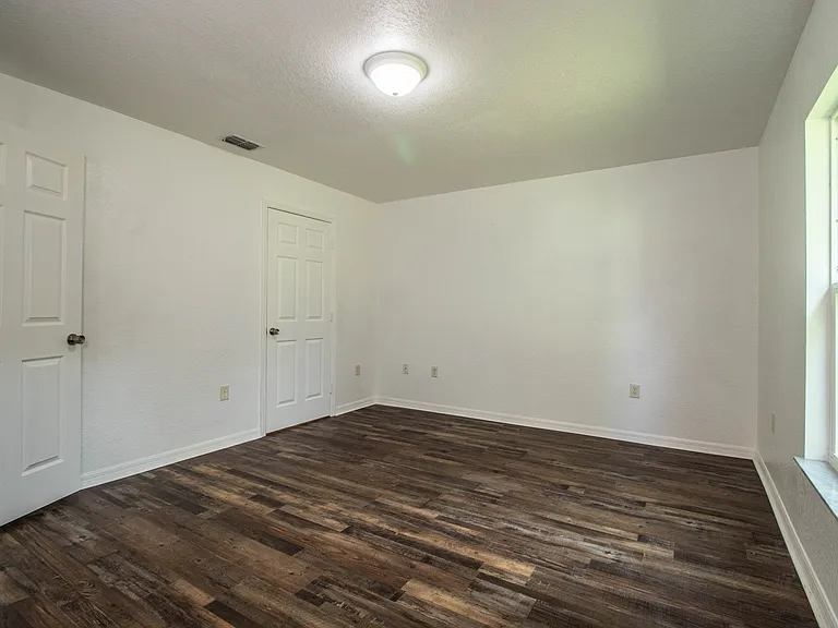 1600 E Hooker St — Photo 5