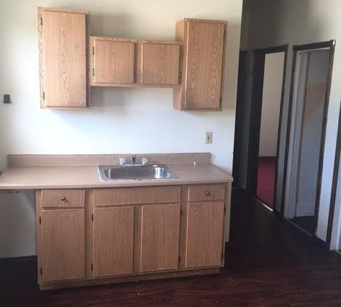 3rd image of 1334 E Ferry St #2