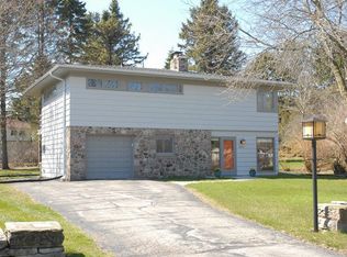 8013 N Santa Monica Blvd, Fox Pt, WI 53217