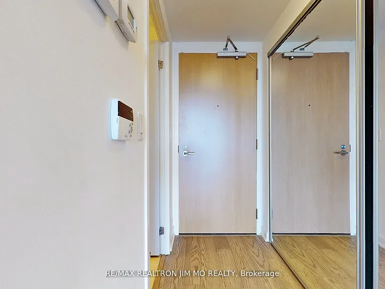 11 Wellesley St W #5510 — Photo 32