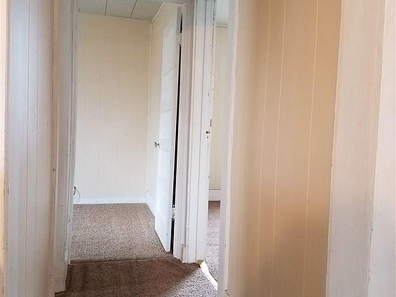 3rd image of 521 W Woodbury St
