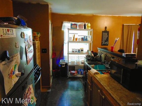 5th image of 445 Navahoe St