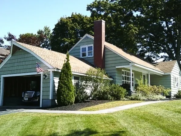 306 Woburn St, Lowell, MA 01852