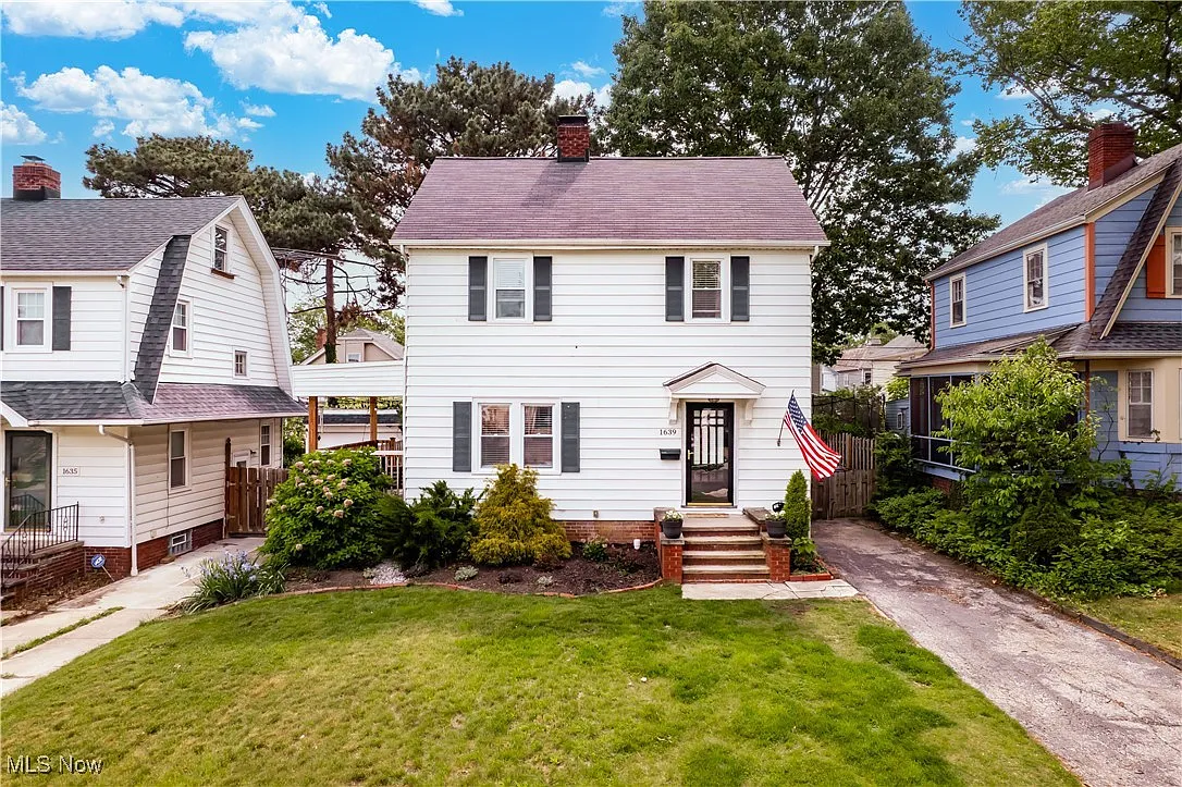 1639 Parkwood Rd photo 1