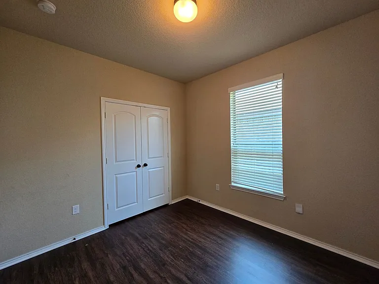 697 Creekside Cir — Photo 22