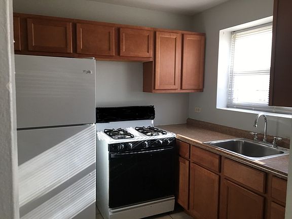 4th image of 6101 N Seeley Ave #1