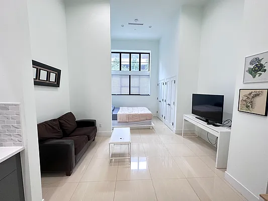 Rented by R New York | media 2