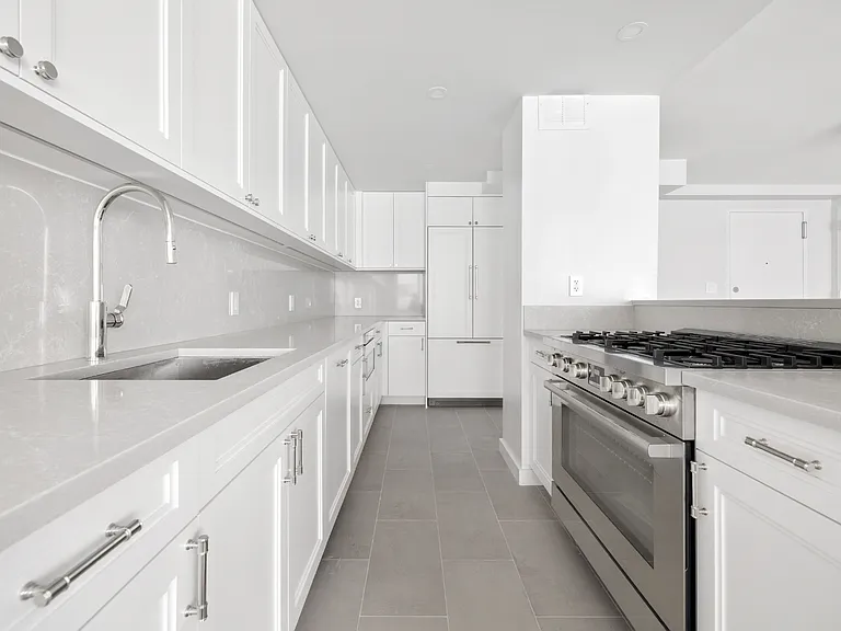 165 E 66th St #16C — Photo 5