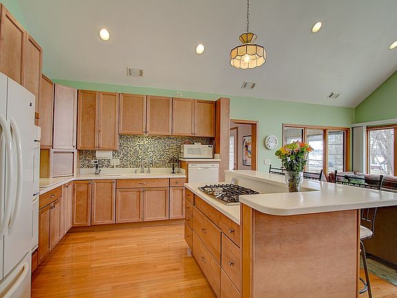 3rd image of 35660 N Sheridan Dr
