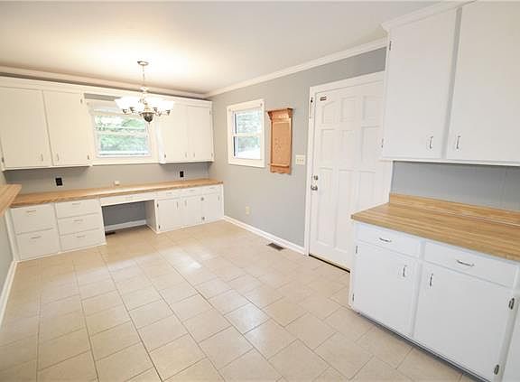 4th image of 1818 N Davis Ave