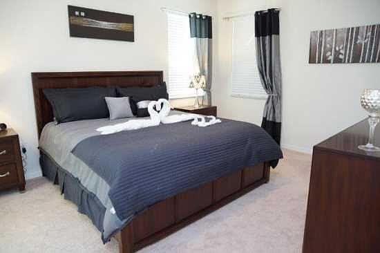 WAS6P601OCB-king-master-bedroom-2