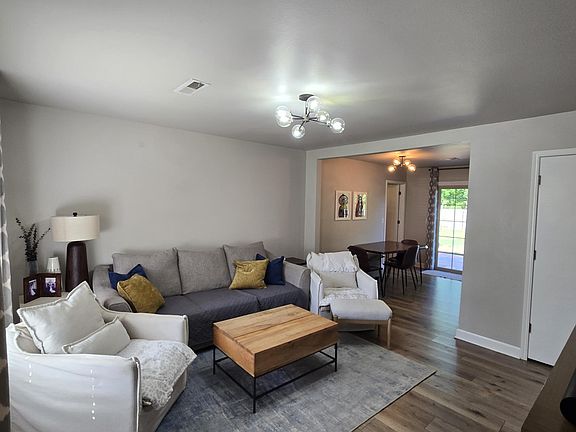 3rd image of 1108 Royal Dr