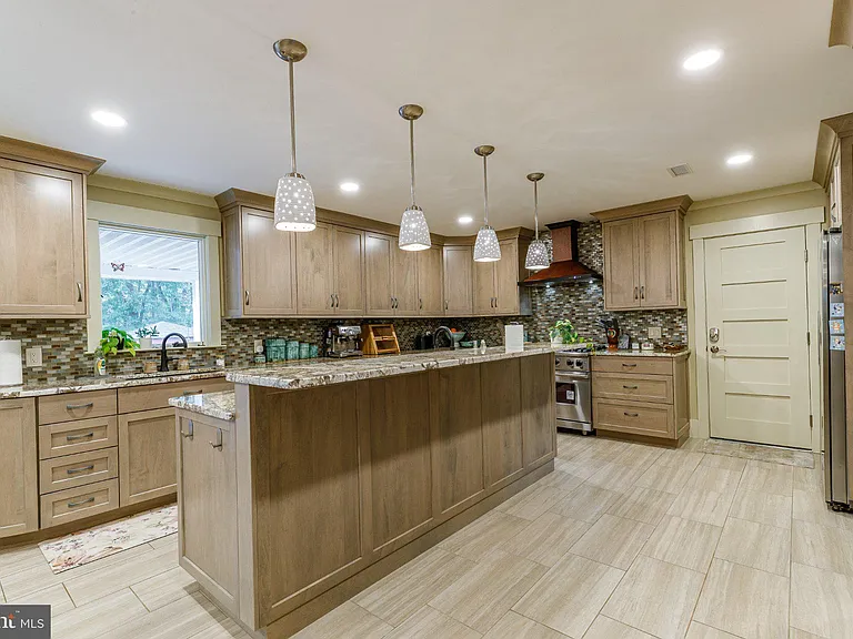 1135 Romsey Dr — Photo 8