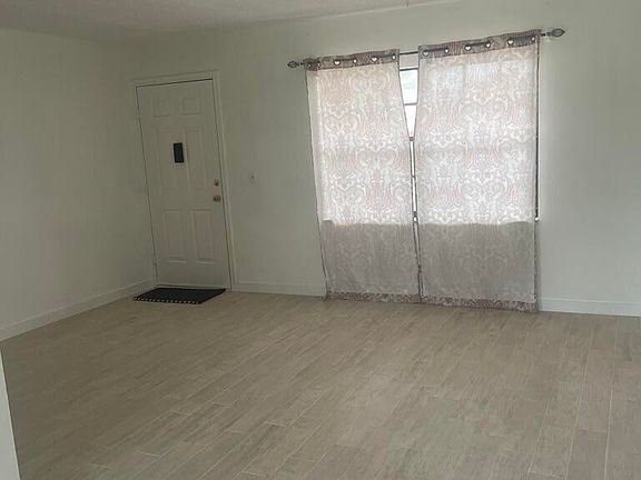 3rd image of 4259 Oak Terrace Dr