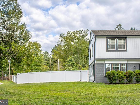 3rd image of 3207 Superior Ln